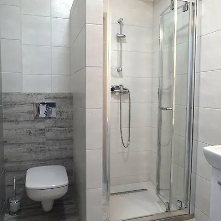 게스트하우스 Tramontana Family & Wellness 달로브코